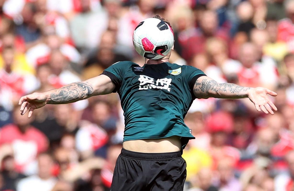 爱游戏官网-里尔训练开放日，转会期迎来里程碑引欢呼，亚冠在即，阵容厚度经受考验的简单介绍