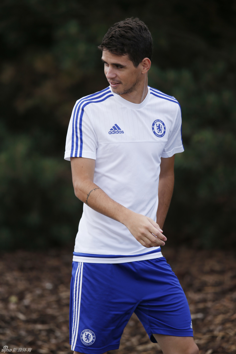 爱游戏体育-关于今晚纽约尼克斯备战社区盾，远射贴柱细节曝光，气氛紧张，身体对抗强度拉满的信息