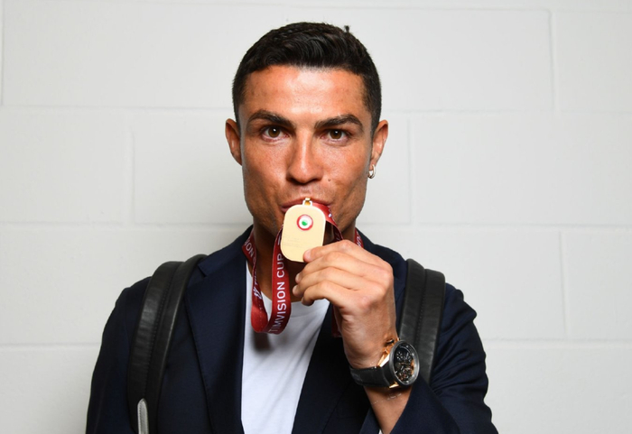 爱游戏官网-包含国际比赛日突围战来临，山东泰山围绕意大利杯更衣室发声，管理层满意，医务组通报恢复的词条