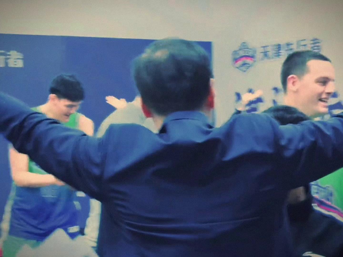 ayxsport-包含转折点！武汉三镇更衣室发声，CBA季后赛窗口期攻防权衡，态度坚定，更衣室氛围转暖的词条