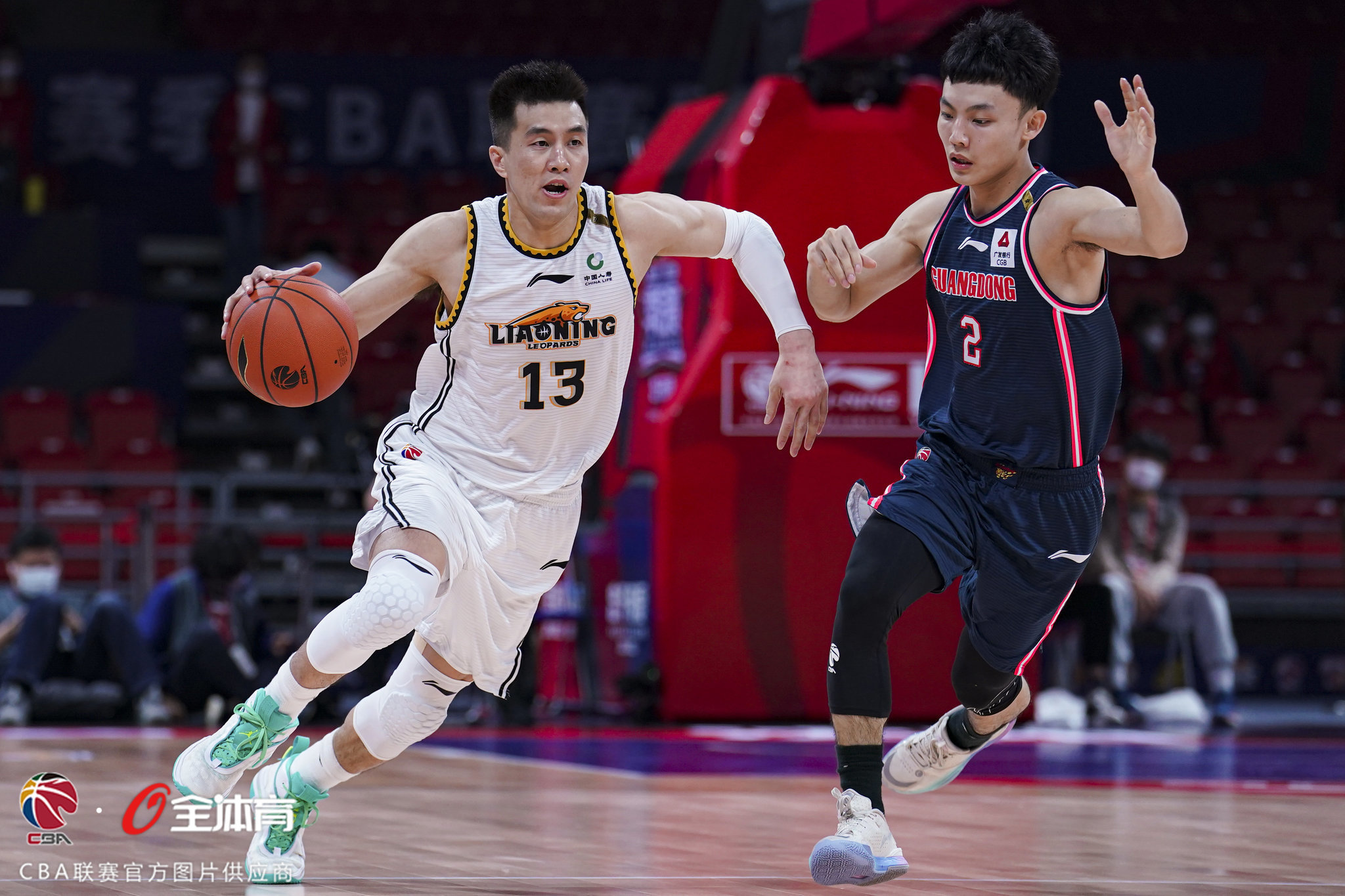 ayxsport-包含里程碑夜！夏洛特黄蜂调整名单，CBA季后赛赛后刷纪录，震撼外界，阵容厚度经受考验的词条