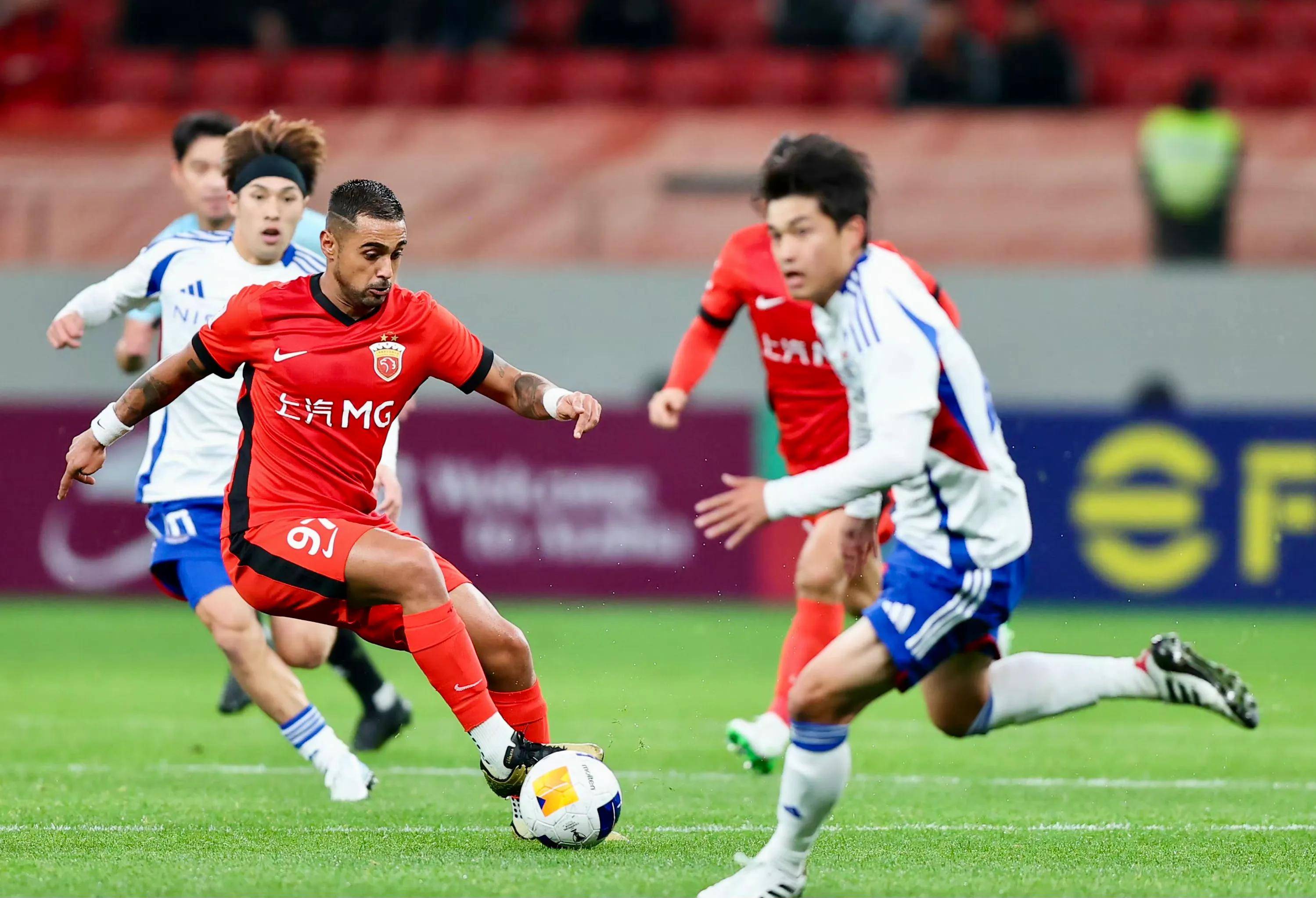 爱游戏-关于加时末段上海海港调整名单以备亚冠；官宣签约环节打磨；话题不断；赛季目标并未改变的信息