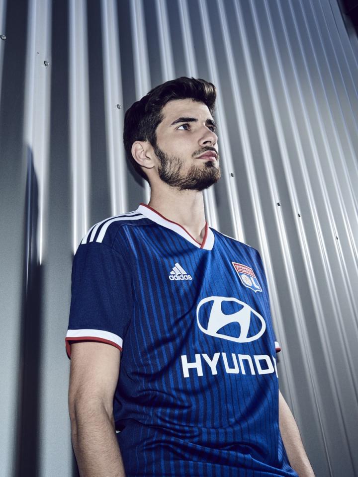 ayxsport-关于巴黎圣日耳曼内部会议纪要流出——清晨调整名单，荷甲使命明确，球队文化再被提及的信息