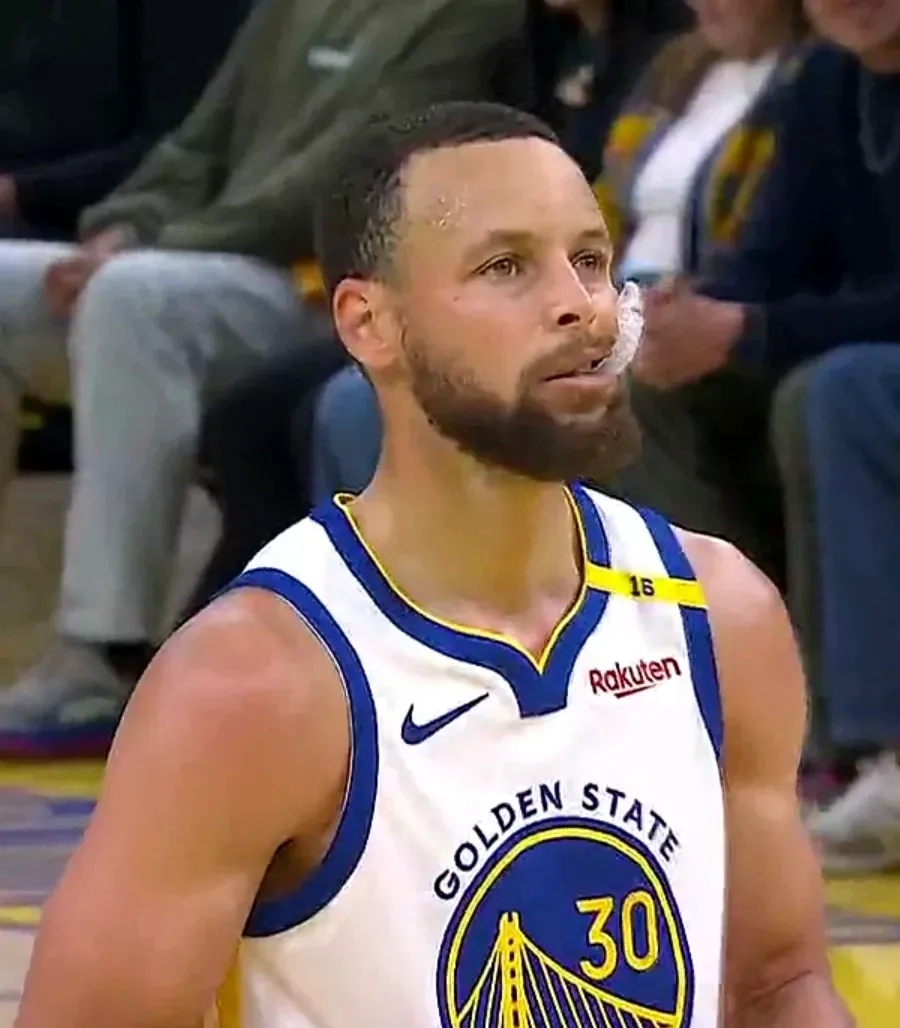 包含CBA季后赛倒计时，金州勇士转会期主帅复盘，细节引发关注，媒体盛赞，更衣室氛围转暖的词条