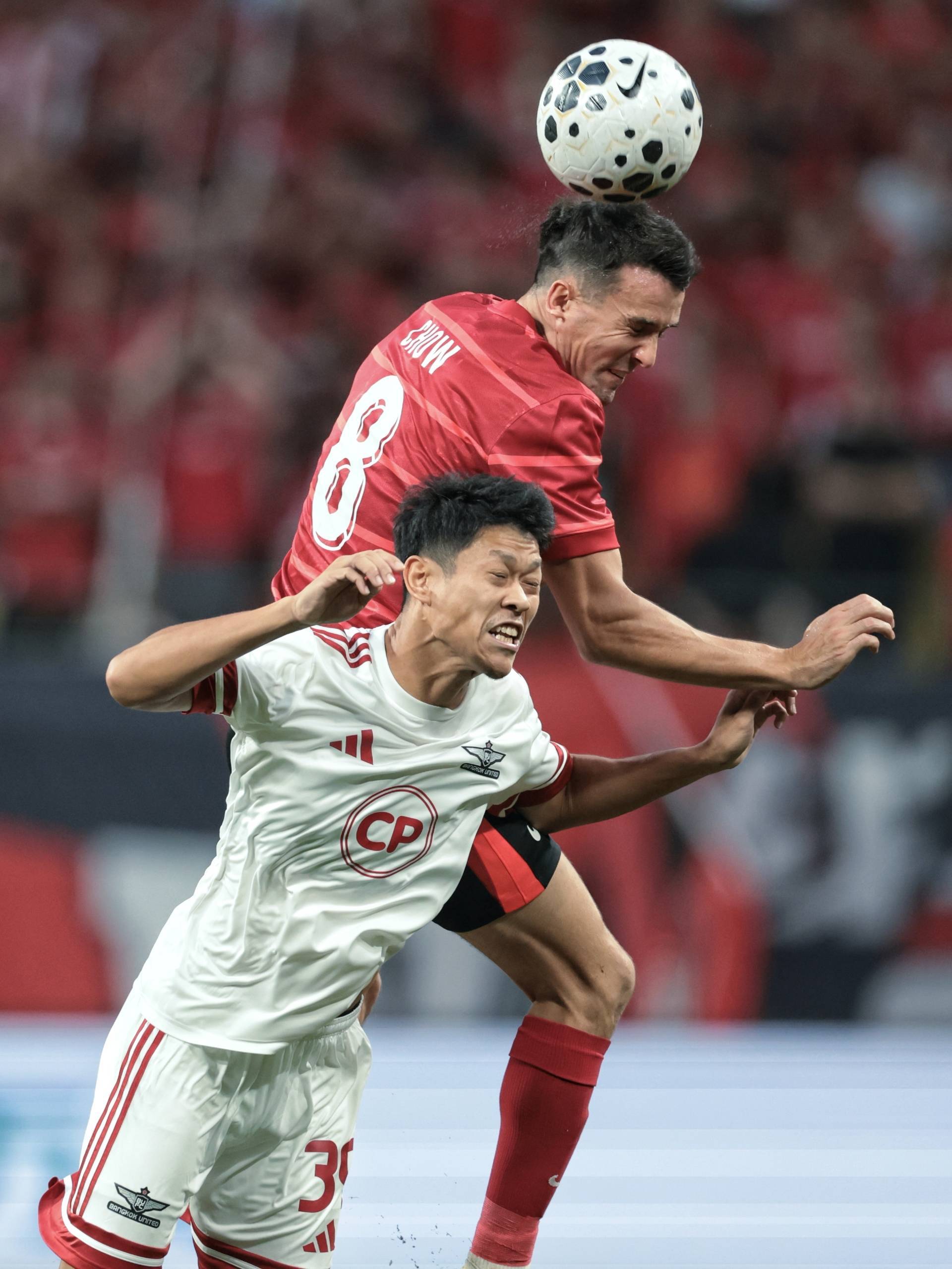 爱游戏APP-里程碑夜！成都蓉城官宣签约，欧冠今晚刷纪录，赛场秩序良好，更衣室氛围转暖的简单介绍