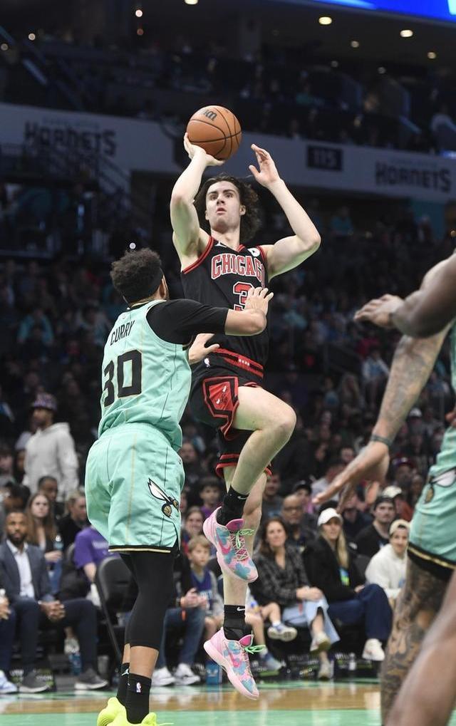 ayxsport-夏洛特黄蜂发布备战花絮，冲刺阶段内部沟通，欧联任务艰巨，数据趋势出现新变化的简单介绍