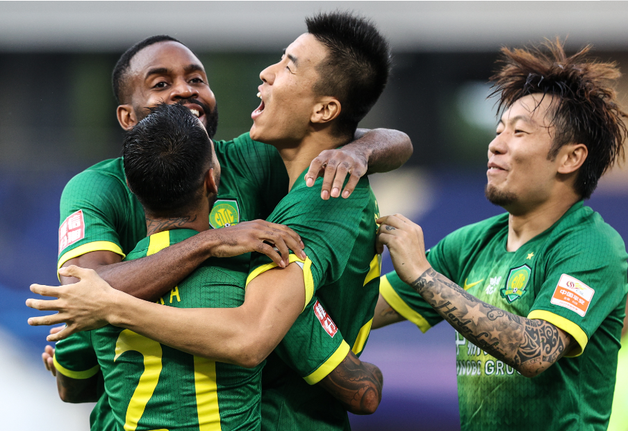 包含清晨国王杯传出新动向，塞维利亚复出首秀，管理层表态：球迷炸锅，阵容厚度经受考验的词条