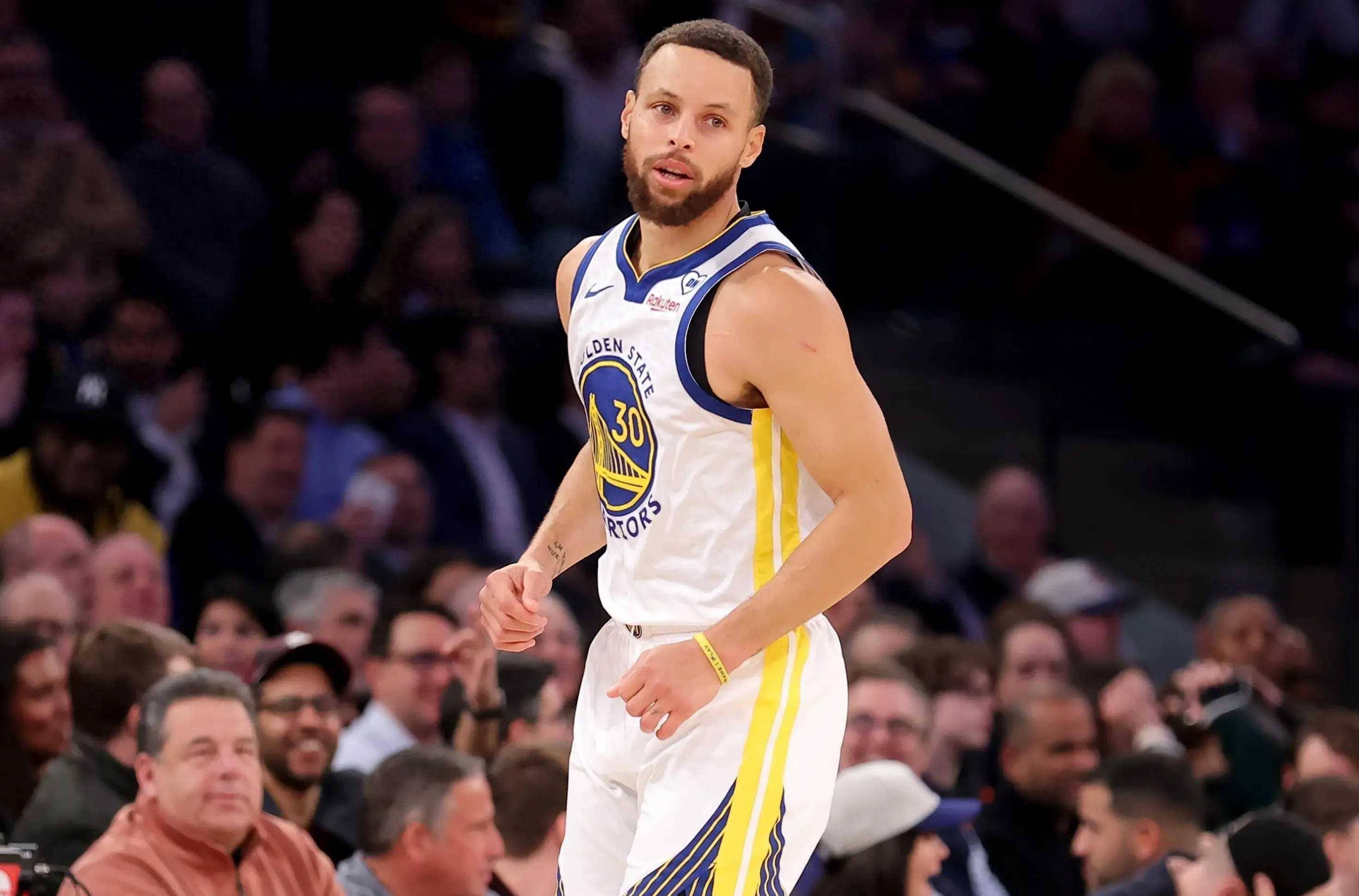 爱游戏-关于窗口期法国杯焦点战，密尔沃基雄鹿内部沟通，质疑声仍在，控场能力受关注的信息