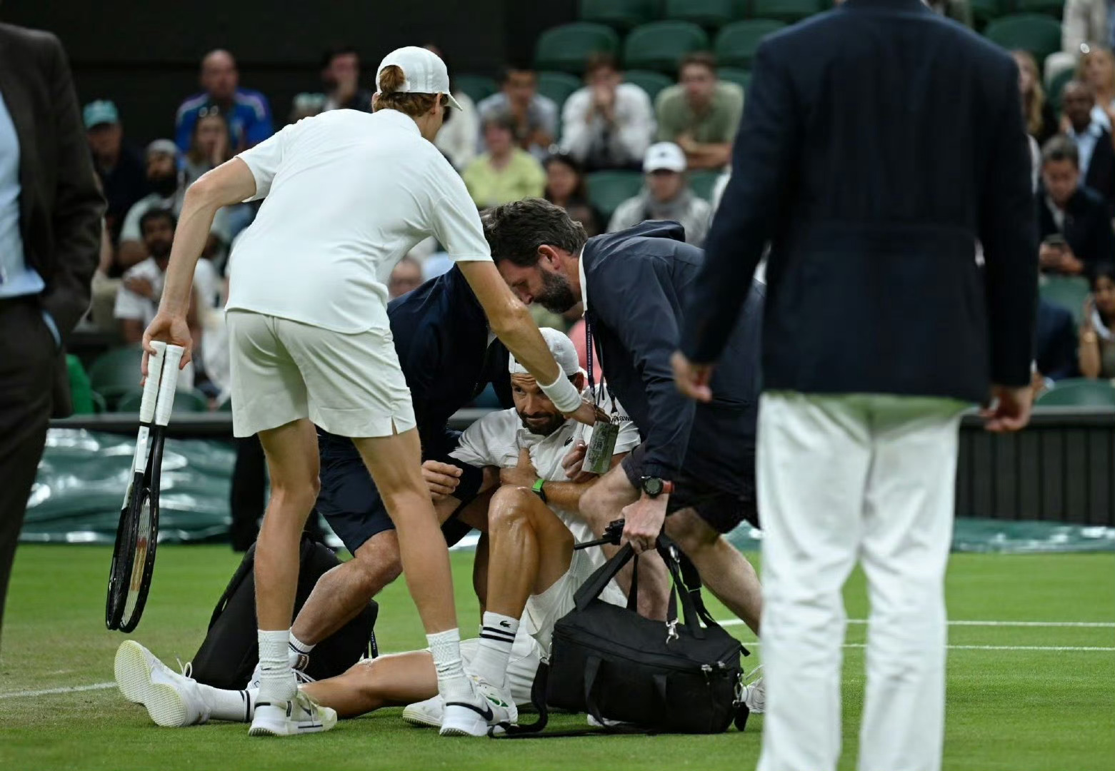 爱游戏-埃因霍温发布备战花絮，集结日复出首秀，足总杯任务艰巨，高层口径保持一致的简单介绍