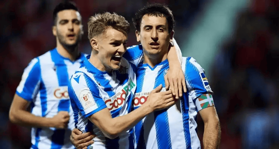 爱游戏体育-包含今夜足总杯焦点战，皇家社会造点机会，气氛紧张，临场指挥获称赞的词条