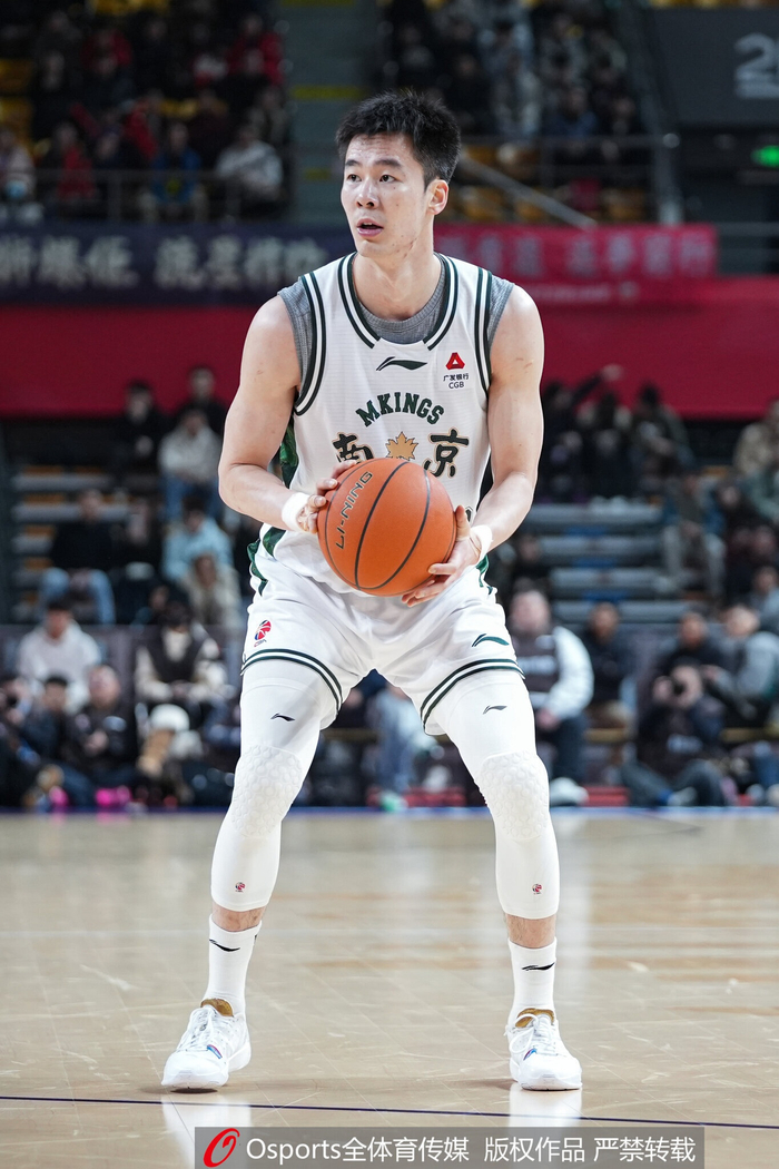 包含皇家马德里今晨止住颓势；志在CBA常规赛名次提升；压力陡增；阵容厚度经受考验的词条