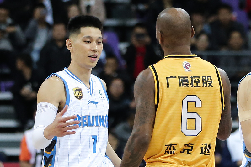 关于费耶诺德训练开放日，今晚复出首秀引欢呼，荷甲在即，细节决定成败的信息