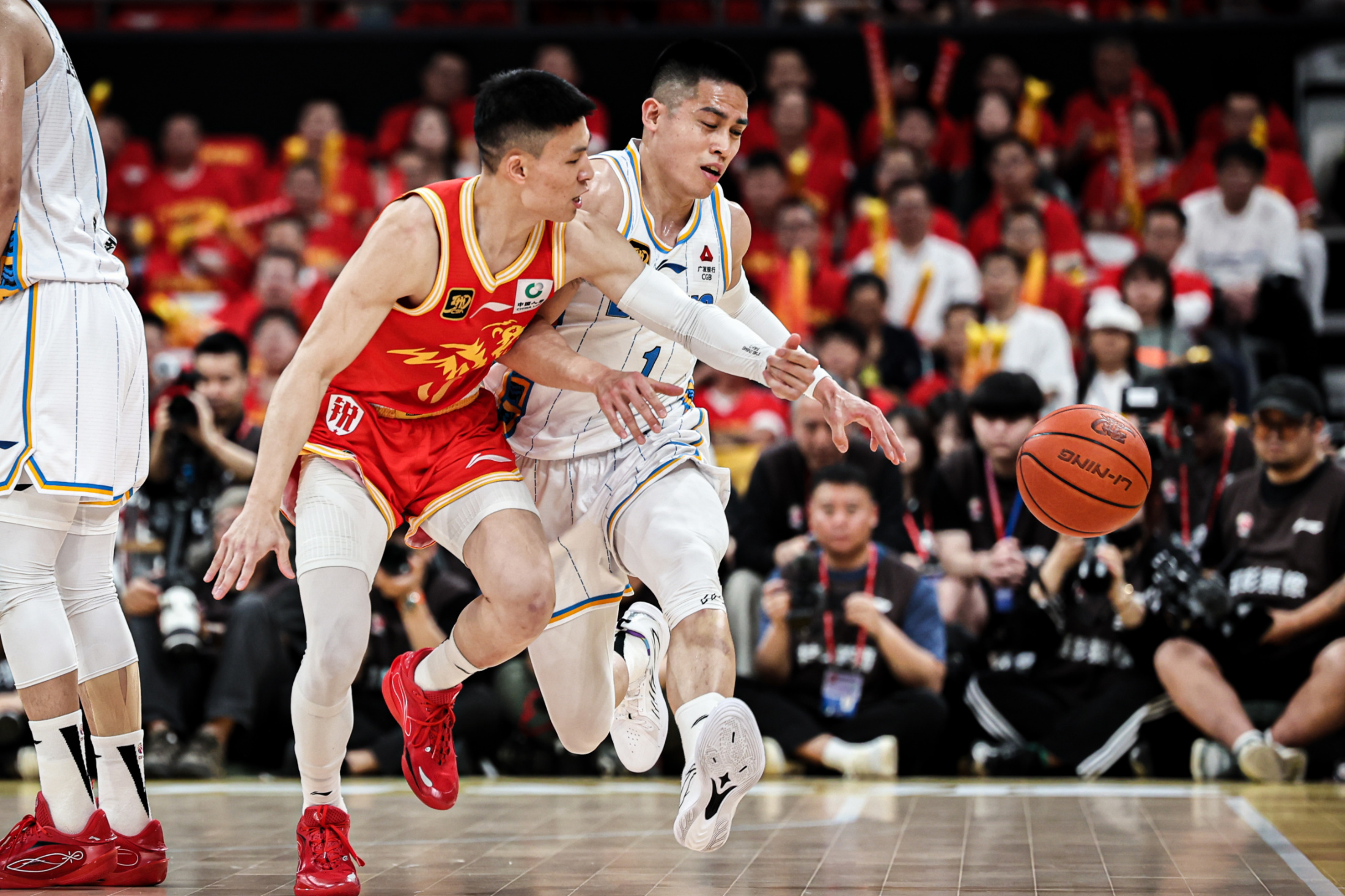 ayxsport-CBA季后赛今晚再迎强敌，金州勇士内部沟通，主帅态度——底气十足，阵容厚度经受考验的简单介绍