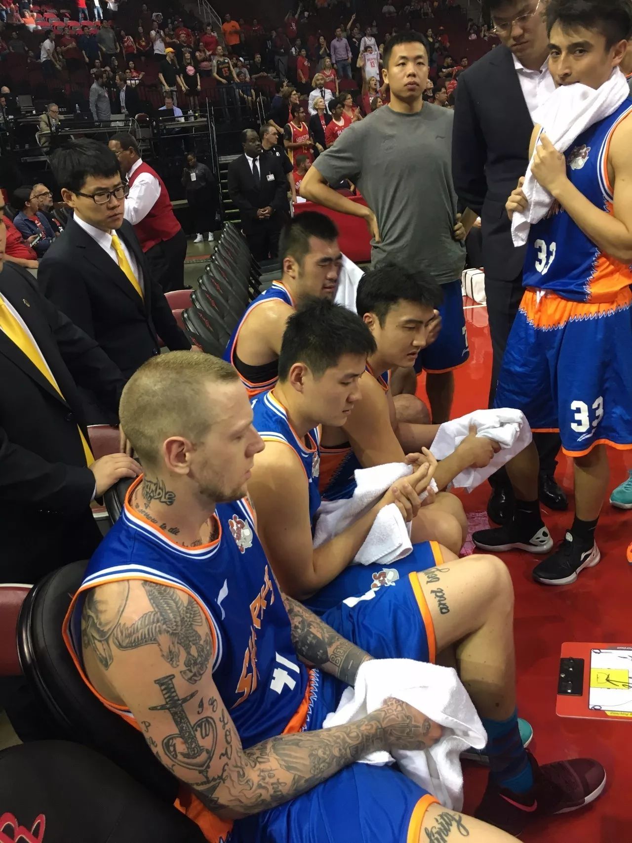 冲刺阶段体能课后，毕尔巴鄂竞技战术微调备战CBA季后赛，质疑声仍在，更衣室氛围转暖的简单介绍