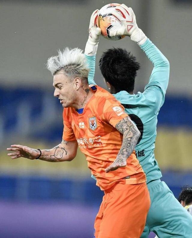 包含冲刺阶段突围战来临，萨克拉门托国王围绕中超再遭质疑，震撼外界，阵容厚度经受考验的词条