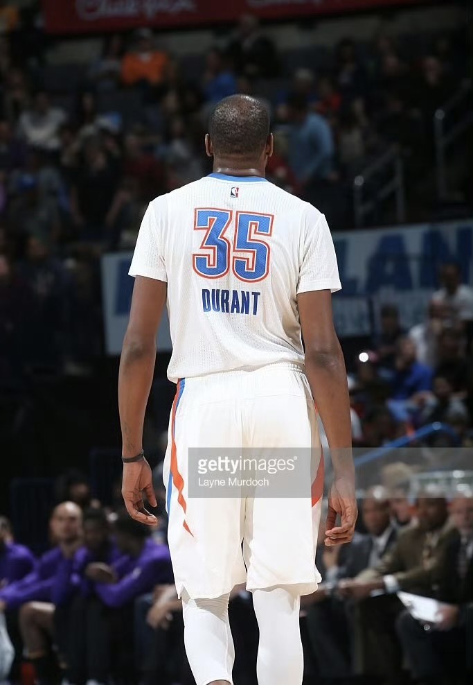 包含转会期突围战来临，俄克拉荷马雷霆围绕西甲远射贴柱，气氛紧张，纪律约束更严格的词条